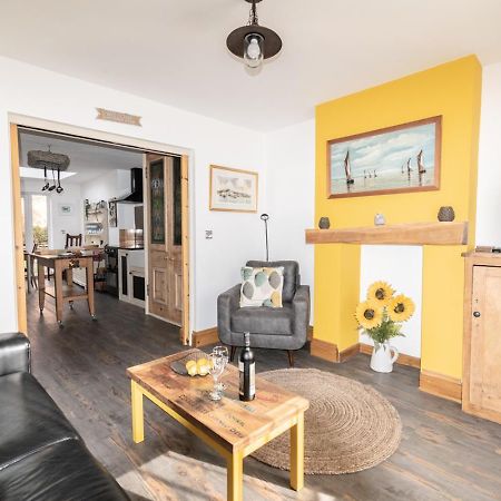 Stylish 2 Bedrooms Cosy & Bright Cottage, Pet Friendly, Sleeps 5, Titchfield Village - Summer Special Offer!! - By Blue Puffin Stays מראה חיצוני תמונה