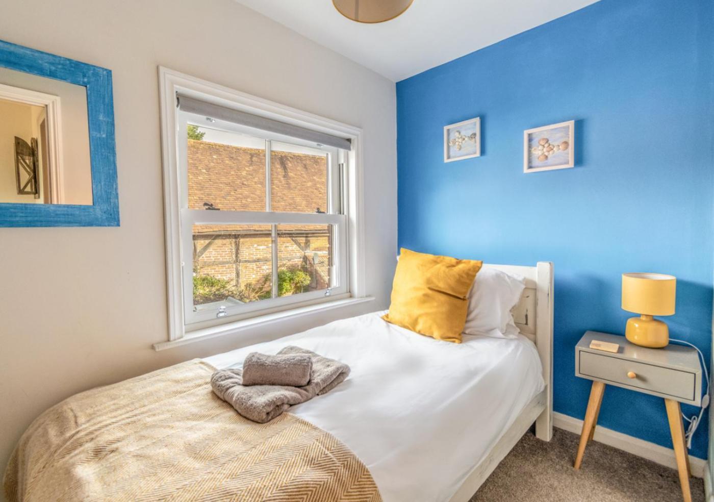 Stylish 2 Bedrooms Cosy & Bright Cottage, Pet Friendly, Sleeps 5, Titchfield Village - Summer Special Offer!! - By Blue Puffin Stays מראה חיצוני תמונה