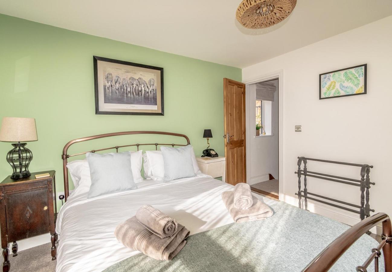 Stylish 2 Bedrooms Cosy & Bright Cottage, Pet Friendly, Sleeps 5, Titchfield Village - Summer Special Offer!! - By Blue Puffin Stays מראה חיצוני תמונה