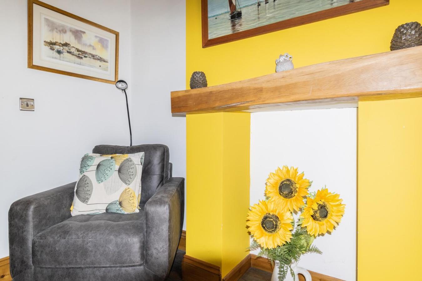 Stylish 2 Bedrooms Cosy & Bright Cottage, Pet Friendly, Sleeps 5, Titchfield Village - Summer Special Offer!! - By Blue Puffin Stays מראה חיצוני תמונה