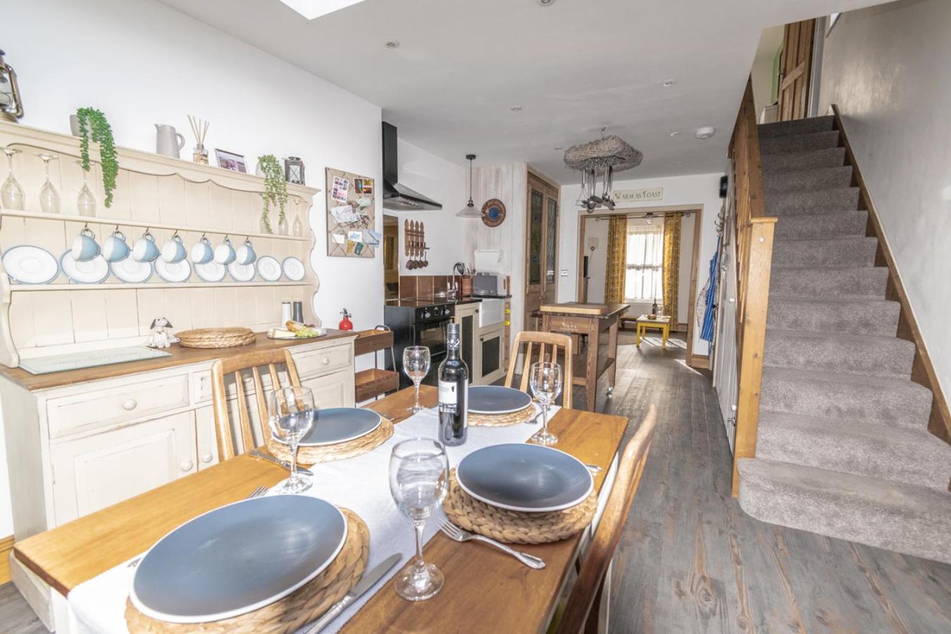 Stylish 2 Bedrooms Cosy & Bright Cottage, Pet Friendly, Sleeps 5, Titchfield Village - Summer Special Offer!! - By Blue Puffin Stays מראה חיצוני תמונה