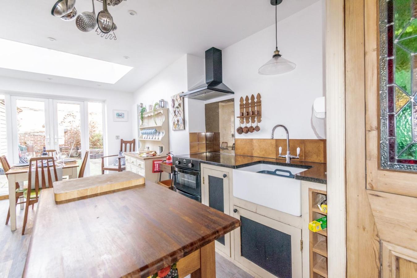 Stylish 2 Bedrooms Cosy & Bright Cottage, Pet Friendly, Sleeps 5, Titchfield Village - Summer Special Offer!! - By Blue Puffin Stays מראה חיצוני תמונה