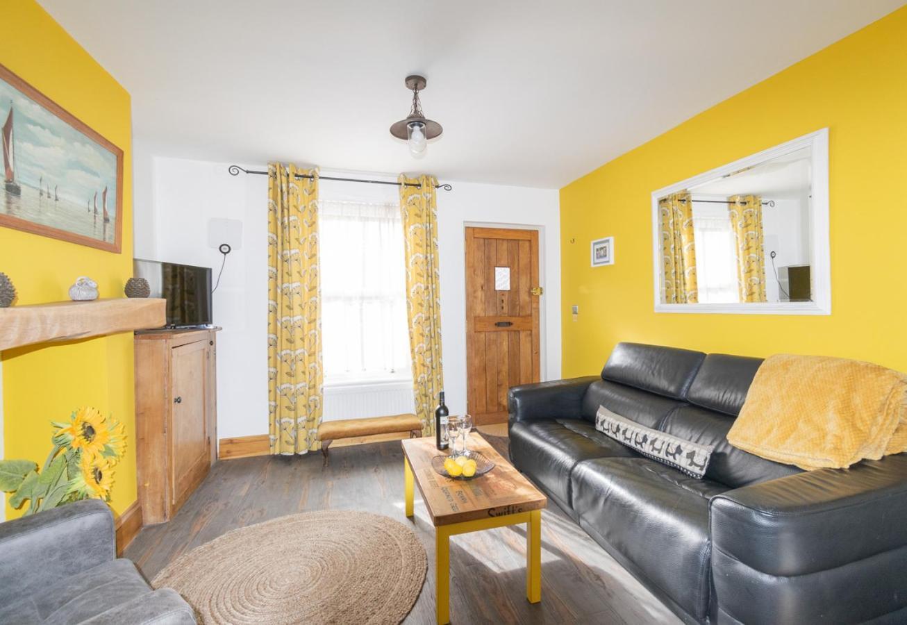Stylish 2 Bedrooms Cosy & Bright Cottage, Pet Friendly, Sleeps 5, Titchfield Village - Summer Special Offer!! - By Blue Puffin Stays מראה חיצוני תמונה