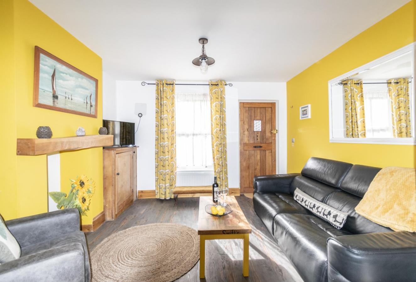Stylish 2 Bedrooms Cosy & Bright Cottage, Pet Friendly, Sleeps 5, Titchfield Village - Summer Special Offer!! - By Blue Puffin Stays מראה חיצוני תמונה