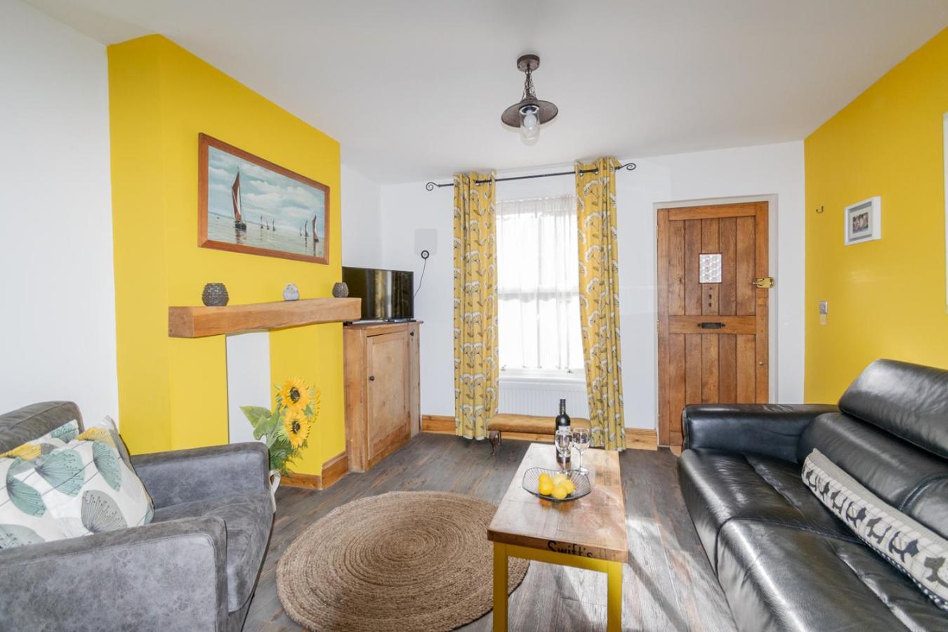 Stylish 2 Bedrooms Cosy & Bright Cottage, Pet Friendly, Sleeps 5, Titchfield Village - Summer Special Offer!! - By Blue Puffin Stays מראה חיצוני תמונה
