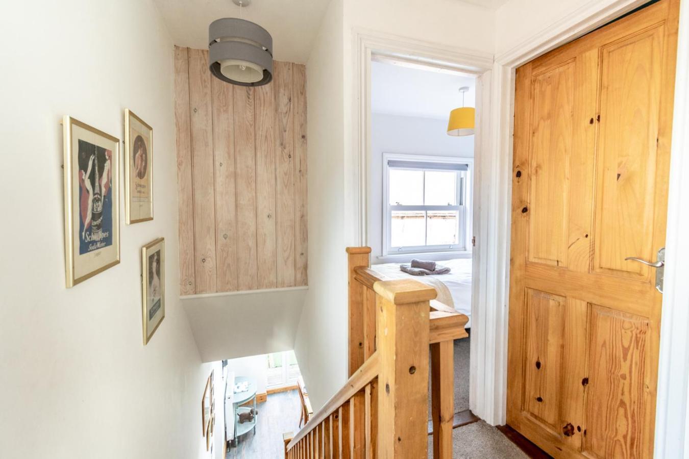 Stylish 2 Bedrooms Cosy & Bright Cottage, Pet Friendly, Sleeps 5, Titchfield Village - Summer Special Offer!! - By Blue Puffin Stays מראה חיצוני תמונה