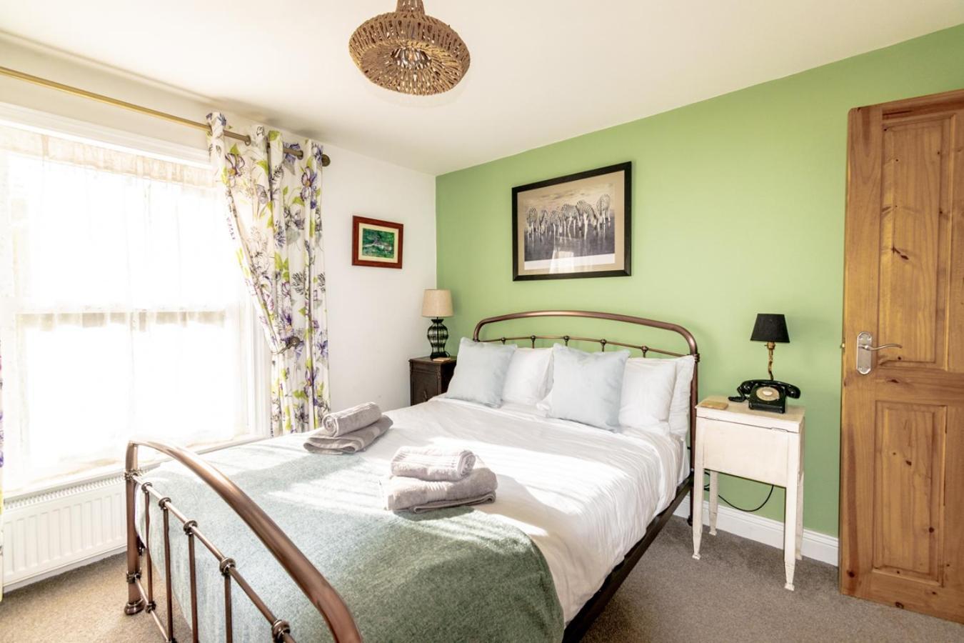 Stylish 2 Bedrooms Cosy & Bright Cottage, Pet Friendly, Sleeps 5, Titchfield Village - Summer Special Offer!! - By Blue Puffin Stays מראה חיצוני תמונה