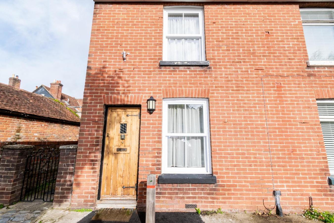 Stylish 2 Bedrooms Cosy & Bright Cottage, Pet Friendly, Sleeps 5, Titchfield Village - Summer Special Offer!! - By Blue Puffin Stays מראה חיצוני תמונה