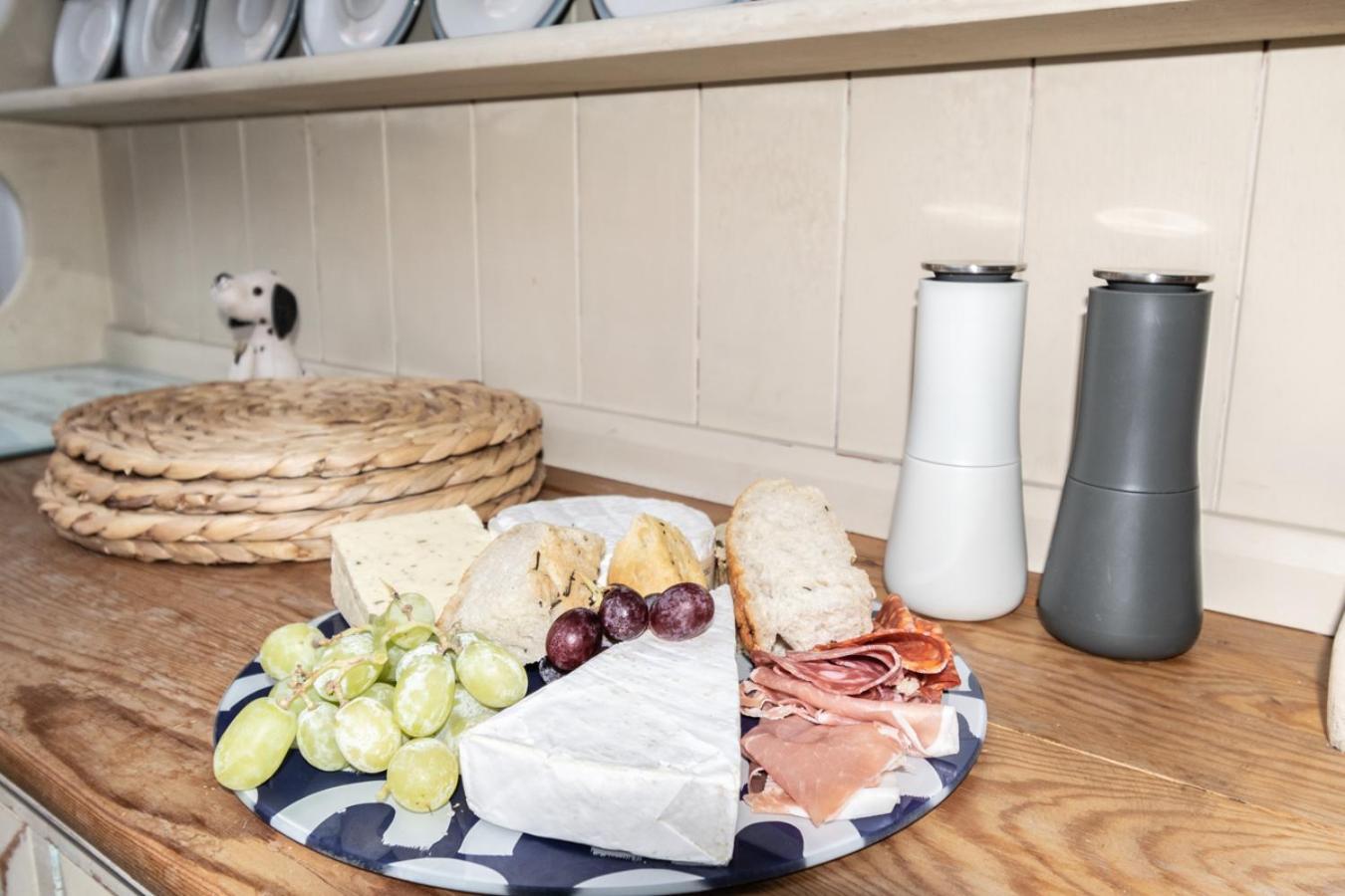 Stylish 2 Bedrooms Cosy & Bright Cottage, Pet Friendly, Sleeps 5, Titchfield Village - Summer Special Offer!! - By Blue Puffin Stays מראה חיצוני תמונה