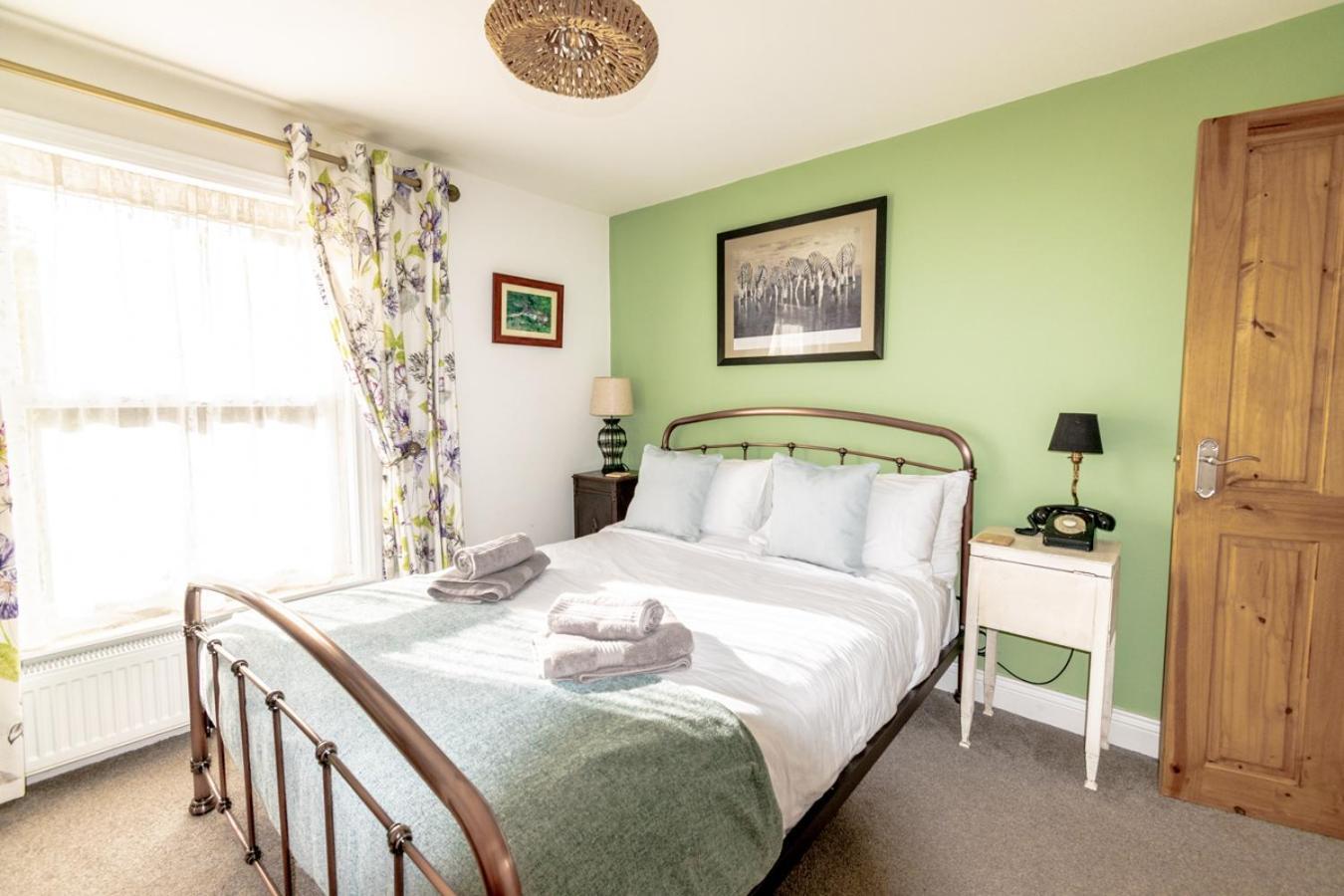 Stylish 2 Bedrooms Cosy & Bright Cottage, Pet Friendly, Sleeps 5, Titchfield Village - Summer Special Offer!! - By Blue Puffin Stays מראה חיצוני תמונה